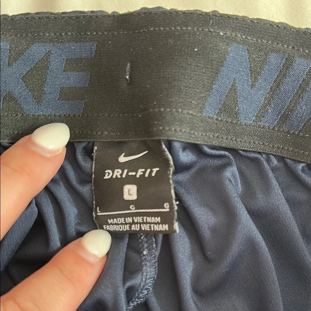 Nike Men's Navy Blue Shorts - Picture 5 of 5